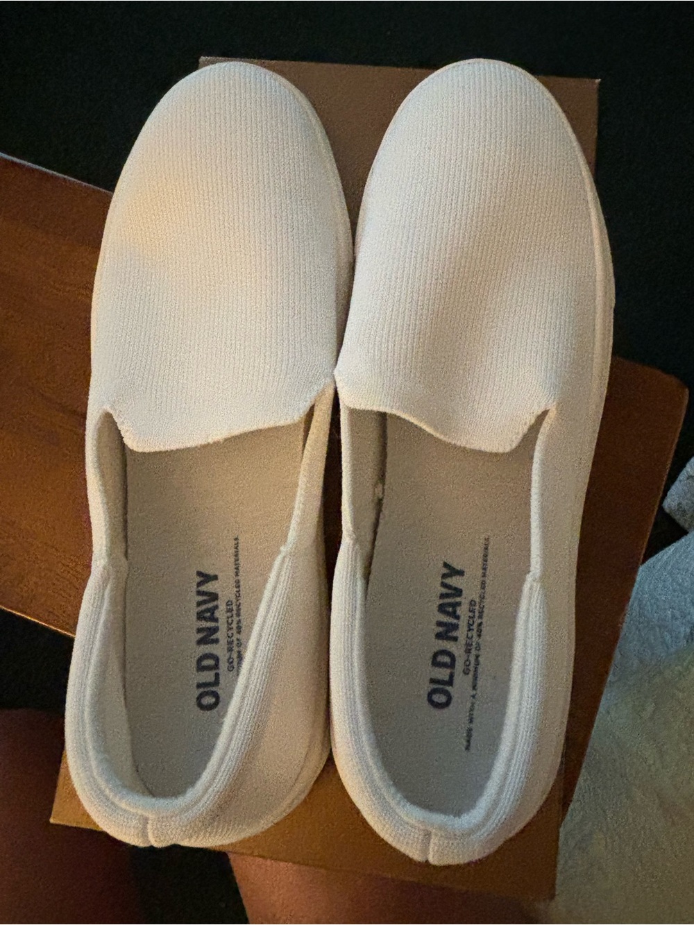 Like new Old Navy Women's Slip-On Canvas Sneakers in White Sz 7